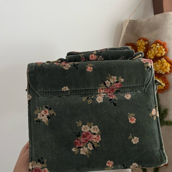 Y2K Green Velvet Floral box crossbody/handbag - Picture 8 of 9